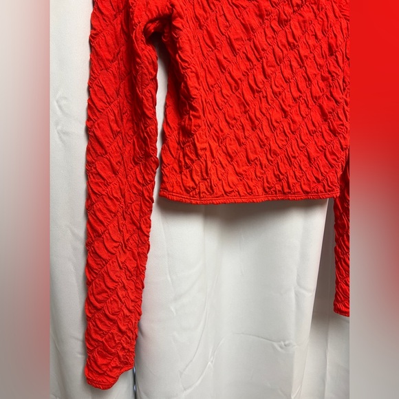 Maeve Long-Sleeve Modern Popcorn Crop Top - Picture 10 of 12